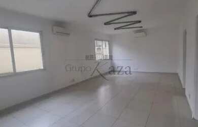 Imagem: A casa possui 4 Dormitórios, 5 Banheiros, 5 Vagas na garagem