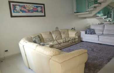 Imagem: A casa possui 4 Dormitórios, 5 Banheiros, 2 Vagas na garagem