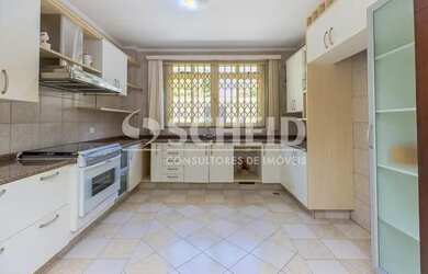 Imagem 5: Sobrado à Venda. 332m² de Área, 5 Vagas na garageme4 Dormitórios