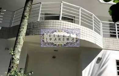 Imagem: A casa possui 3 Dormitórios, 2 Banheiros, 1 Vaga na garagem