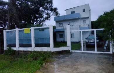 Imagem: A casa possui 4 Dormitórios, 3 Banheiros, 5 Vagas na garagem