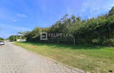 Imagem: O terreno possui 419m² de Área e está localizado em Pinheira