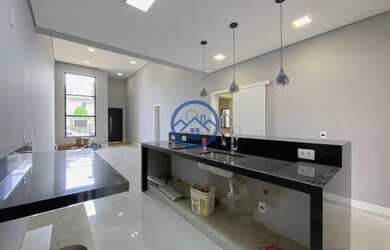 Imagem: A casa em condomínio possui 3 Dormitórios, 4 Banheiros, 4