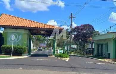 Imagem: A casa em condomínio possui 3 Dormitórios, 2 Banheiros, 2