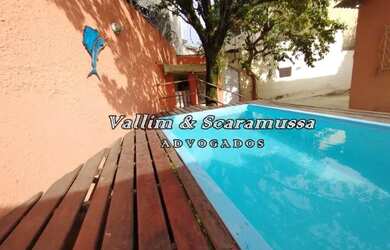 Imagem: A casa possui 4 Dormitórios, 3 Banheiros, 5 Vagas na garagem