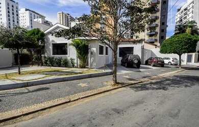 Imagem: A casa possui 5 Dormitórios, 3 Banheiros, 5 Vagas na garagem
