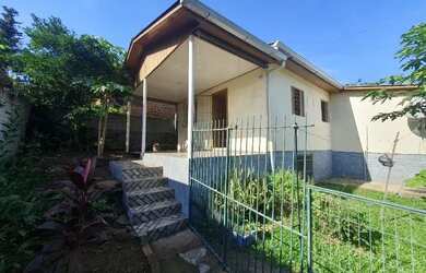 Imagem: A casa e possui 1 Dormitório, Suítes, 1 Banheiro, 42-0m²