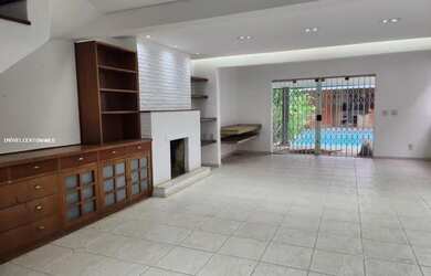 Imagem: A casa possui 3 Dormitórios, 4 Banheiros, 2 Vagas na garagem