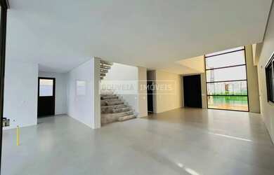 Imagem 2: Casa em Condomínio com 3 Suítes, 290m² à venda por R$3.980.000,00...