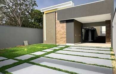 Imagem: A casa possui 3 Dormitórios, 2 Banheiros, 250m² de Área e