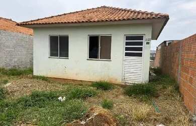 Imagem: A casa possui 2 Dormitórios, 1 Banheiro, 1 Vaga na garagem