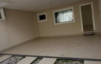 Imagem: A casa possui 4 Dormitórios, 4 Banheiros, 4 Vagas na garagem