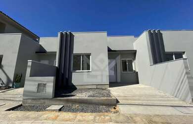 Imagem: A casa possui 2 Dormitórios, 1 Banheiro, 1 Vaga na garagem