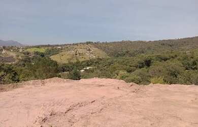 Imagem: O terreno possui 2.500m² de Área, Piscina e está localizado