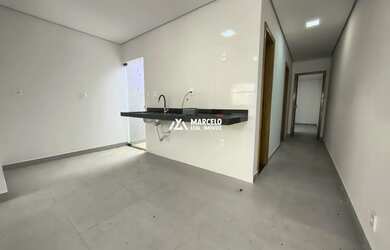 Imagem 4: Vendo casa com 2 quartos sendo 1 suíte, com vaga de garagem na Avenida principal