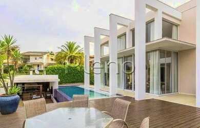 Imagem: A casa em condomínio possui 5 Dormitórios, 4 Banheiros, 5