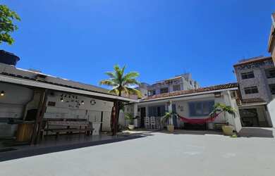 Imagem: A casa possui 5 Dormitórios, Acomodam 20 pessoas, 5 Vagas na