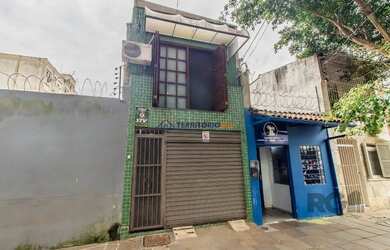 Imagem: A casa possui 2 Dormitórios, 1 Banheiro, 2 Vagas na garagem