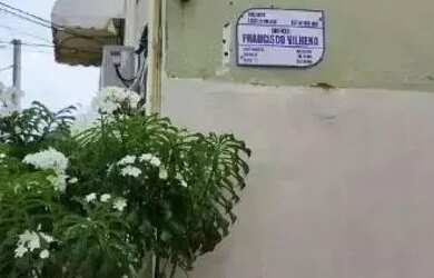 Imagem: O apartamento possui 2 Dormitórios, 1 Banheiro, 2 Vagas na