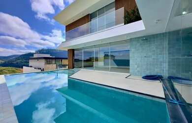 Imagem: A casa em condomínio possui 4 Dormitórios, 5 Banheiros, 3