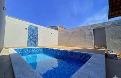 Imagem: A casa à venda possui 2 Dormitórios, 2 Banheiros, 2 Vagas