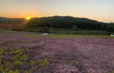 Imagem: O terreno possui 811m² de Área e está localizado em Interlagos