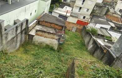 Imagem: O terreno possui 400m² de Área e está localizado em Penha