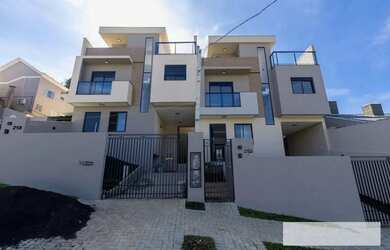 Imagem: A casa possui 3 Dormitórios, 3 Banheiros, 2 Vagas na garagem