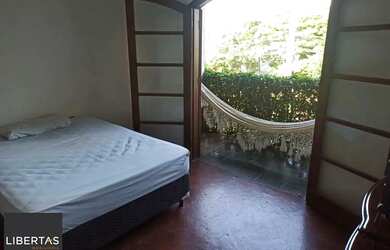 Imagem: A casa possui 3 Dormitórios, 1 Banheiro, 1 Vaga na garagem