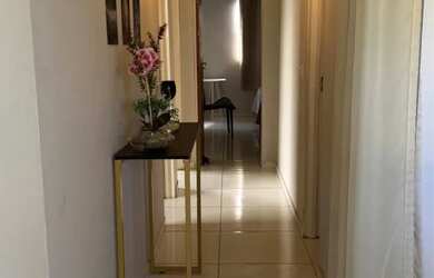 Imagem: A casa possui 3 Dormitórios, 2 Banheiros e 2 Vagas na garagem