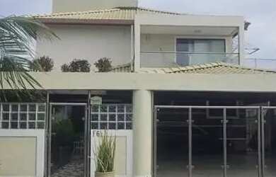 Imagem: A casa em condomínio possui 4 Dormitórios, 5 Banheiros, 2