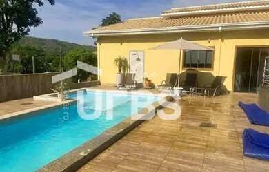 Imagem: A casa possui 5 Dormitórios, 5 Banheiros, 5 Vagas na garagem