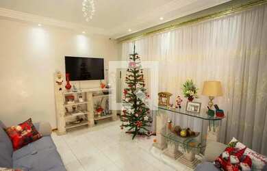 Imagem: A casa possui 2 Dormitórios, 2 Banheiros, 3 Vagas na garagem