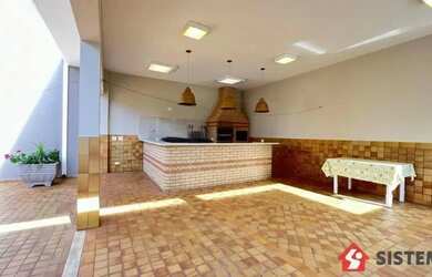 Imagem: A casa possui 4 Dormitórios, 5 Banheiros, 4 Vagas na garagem