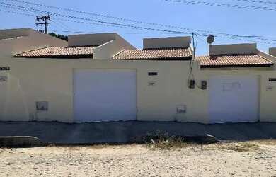 Imagem: A casa possui 2 Dormitórios, 1 Banheiro, 1 Vaga na garagem