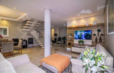 Imagem: A casa possui 3 Dormitórios, 3 Banheiros, 2 Vagas na garagem