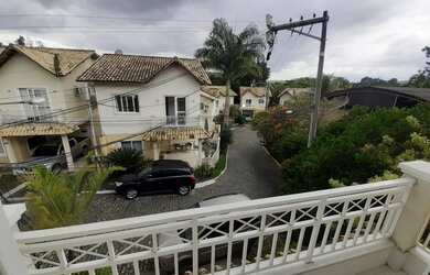 Imagem: A casa em condomínio possui 4 Dormitórios, 3 Banheiros, 2