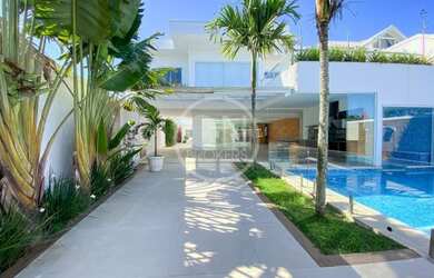 Imagem: A casa em condomínio possui 4 Dormitórios, 4 Banheiros, 3