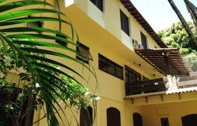 Imagem: A casa em condomínio possui 4 Dormitórios, 3 Banheiros, 2