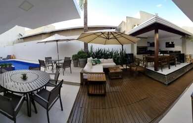 Imagem: A casa em condomínio possui 4 Dormitórios, 5 Banheiros, 3