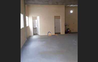 Imagem: O depósito possui 4 Vagas na garagem e 105m² de Área e está