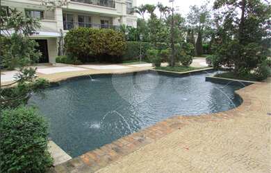 Imagem 2: Apartamento alto padrão. Imóvel mobiliado, Varanda, 220m² de Áreae4...