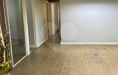 Imagem: O depósito possui 5 Vagas na garagem e 98m² de Área e está