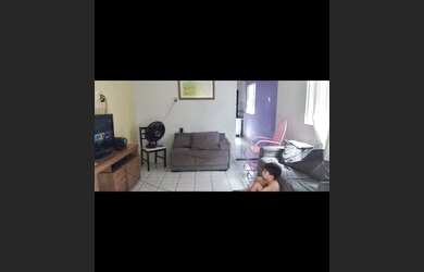 Imagem: A casa possui 2 Dormitórios, 1 Banheiro, 1 Vaga na garagem