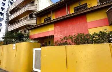 Imagem: A casa possui 3 Dormitórios, 1 Banheiro, 4 Vagas na garagem