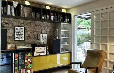 Imagem: A casa em condomínio possui 4 Dormitórios, 4 Banheiros, 3