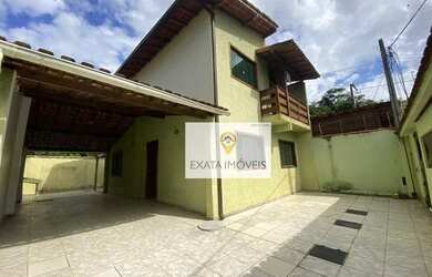 Imagem: A casa possui 3 Dormitórios, 3 Banheiros, 2 Vagas na garagem