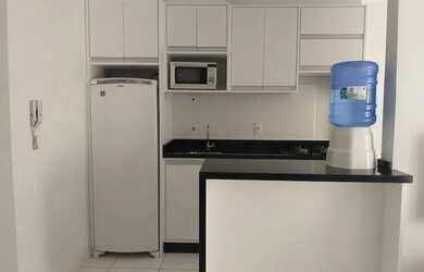 Imagem: O apartamento possui 2 Dormitórios, 1 Banheiro, 1 Vaga na garagem