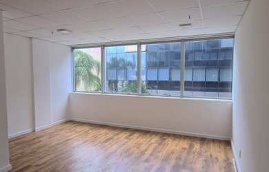 Imagem: O depósito possui 1 Vaga na garagem, 24m² de Área e está