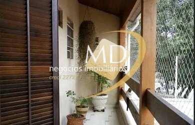 Imagem: A casa possui 3 Dormitórios, 2 Banheiros, 2 Vagas na garagem